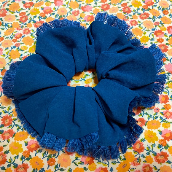 🦋oversized Anthropologie scrunchie🦋 - Picture 3 of 3